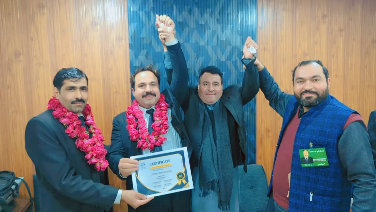 Professional event photograph with certificate and colleagues